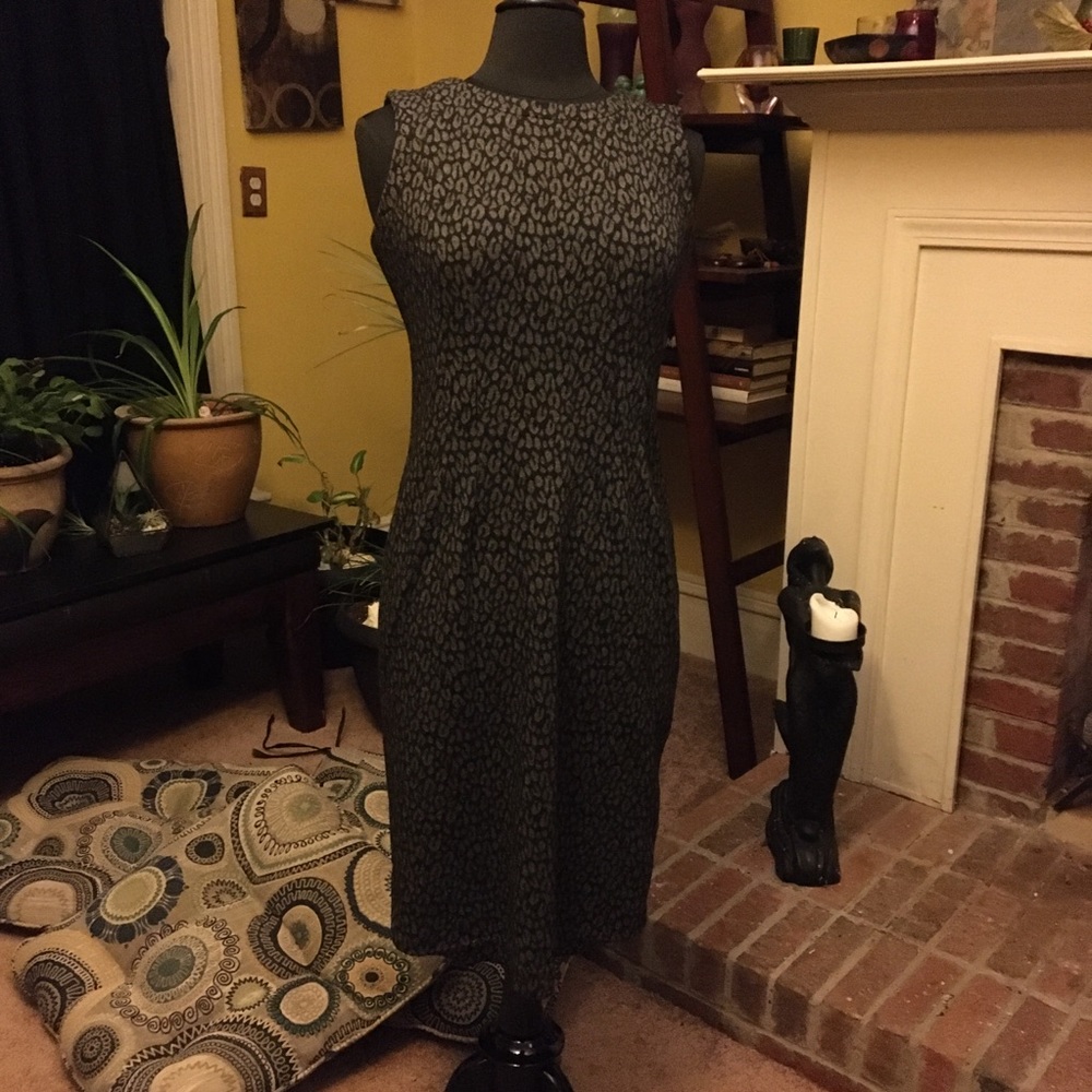 Calvin Klein sleeveless dress  great cond. size 6